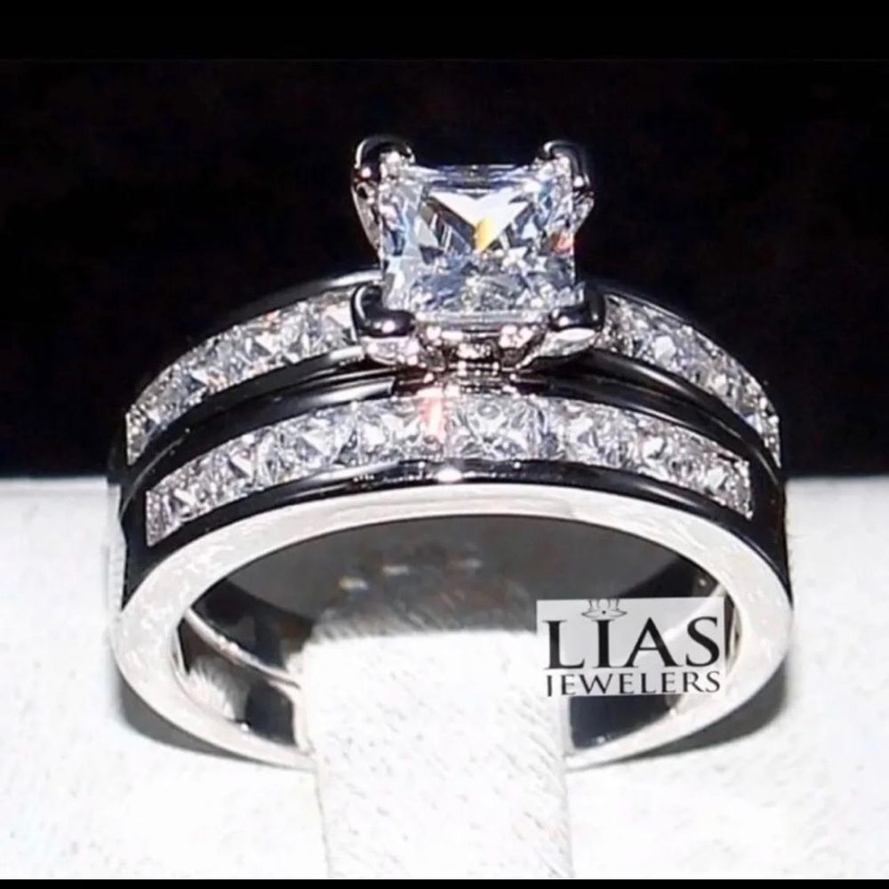 New 18k White gold wedding ring set